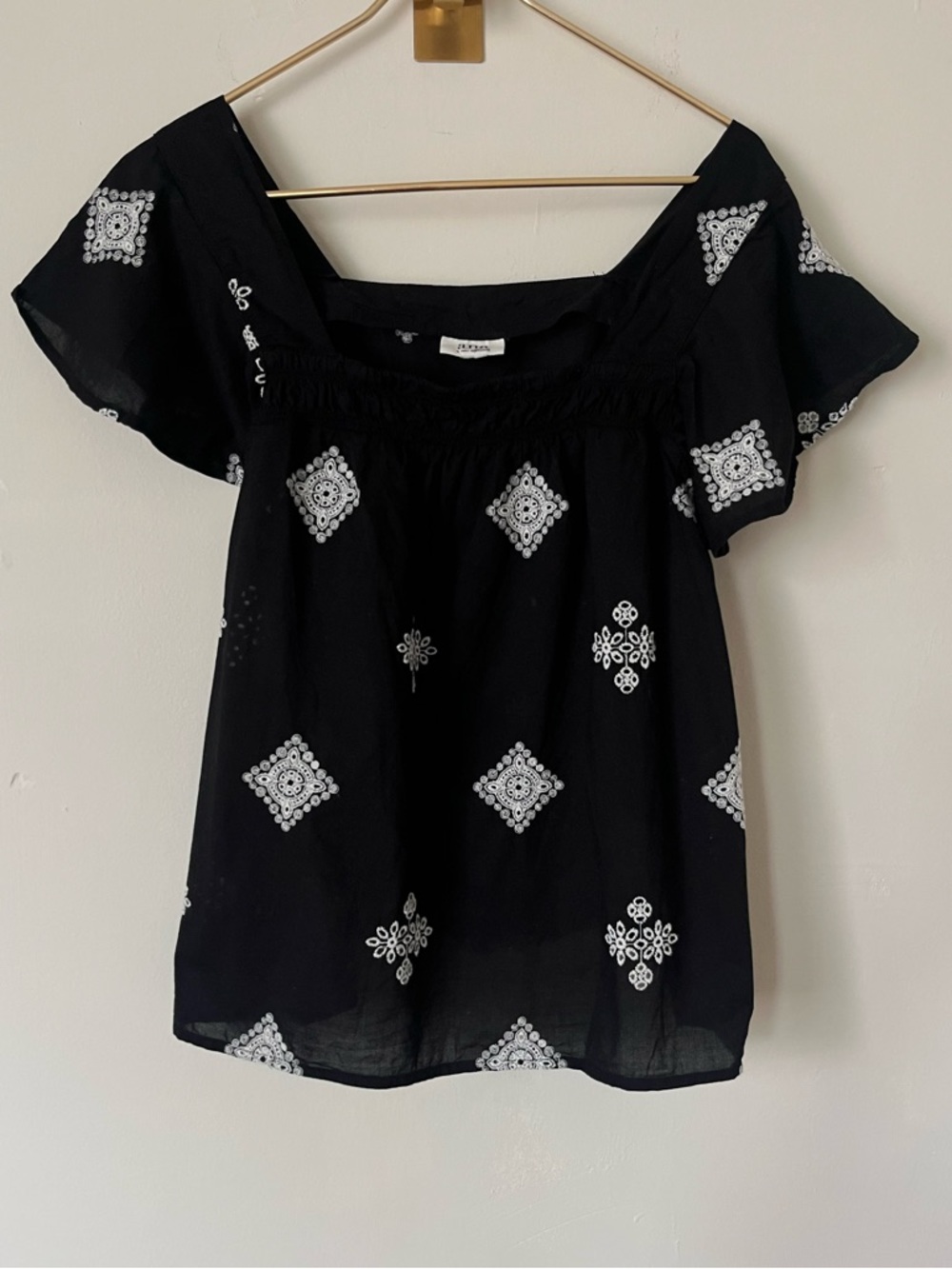 a.n.a minimalist neutral bohemian embroidered blouse (not size check photos)